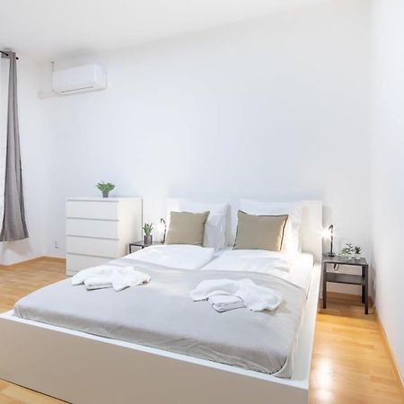 Very Central Convenient Flat Budapest Exteriör bild