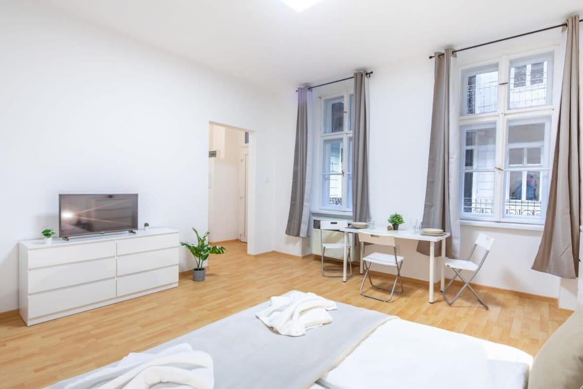 Very Central Convenient Flat Budapest Exteriör bild