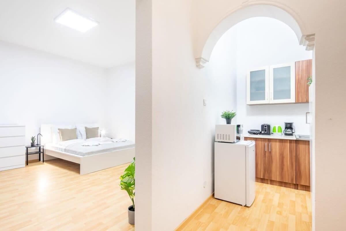 Very Central Convenient Flat Budapest Exteriör bild