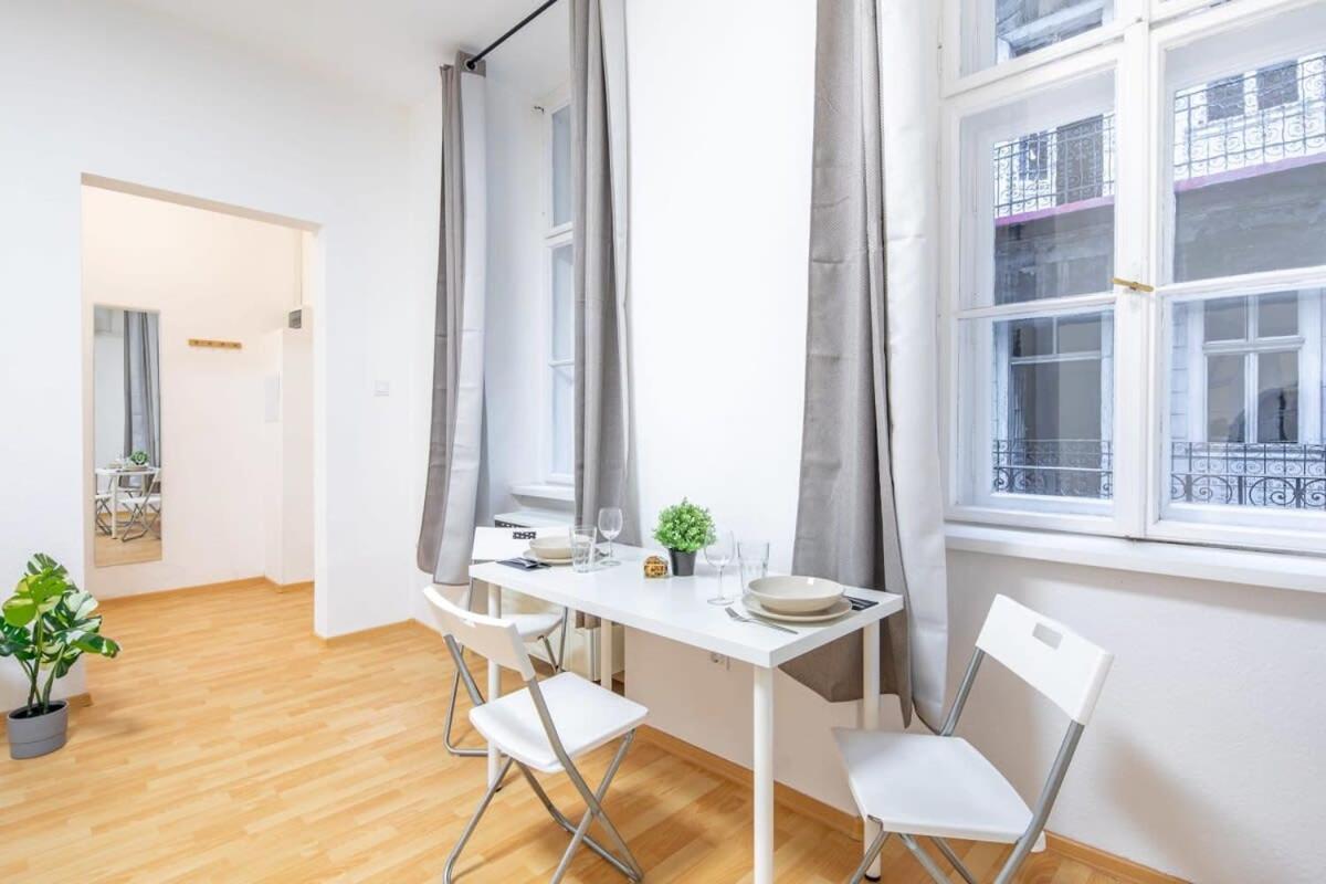 Very Central Convenient Flat Budapest Exteriör bild