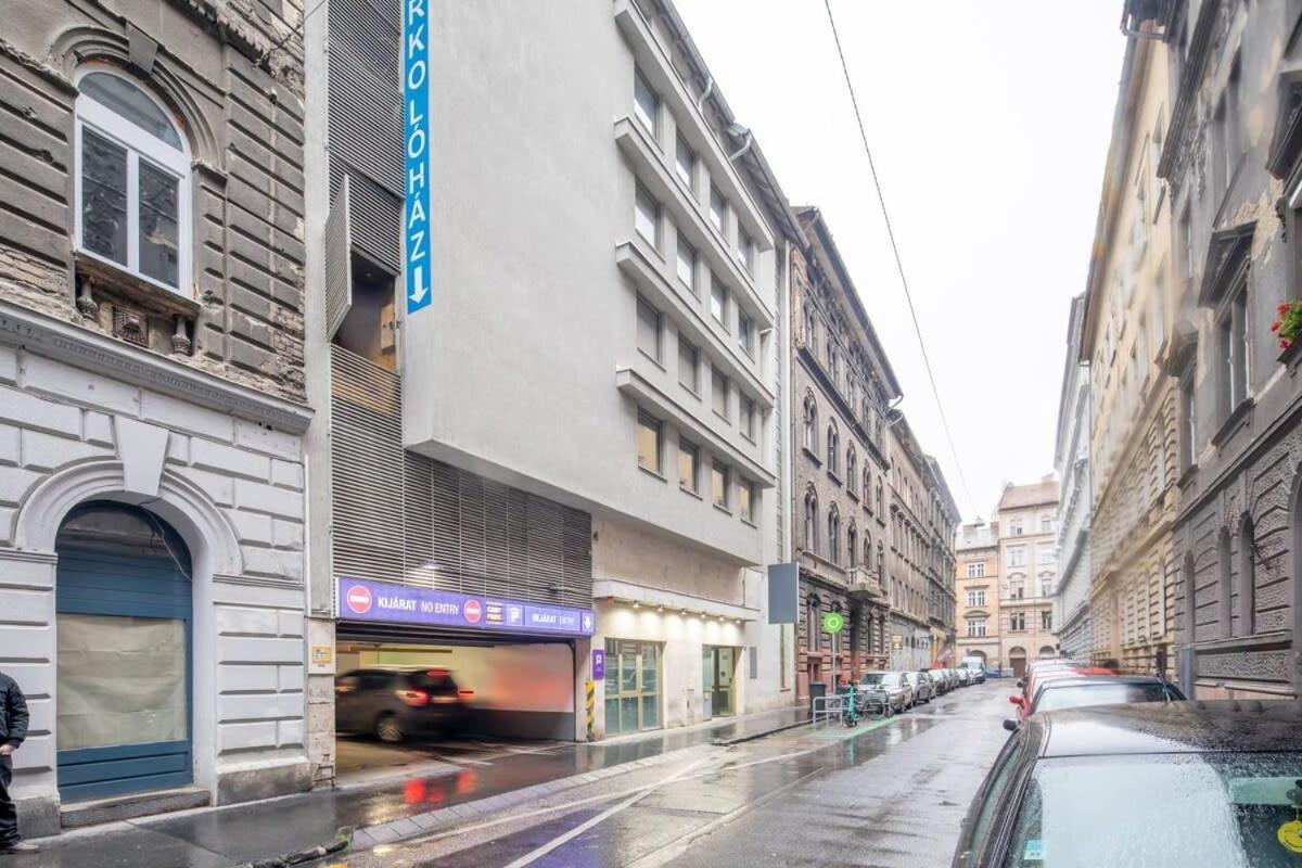 Very Central Convenient Flat Budapest Exteriör bild