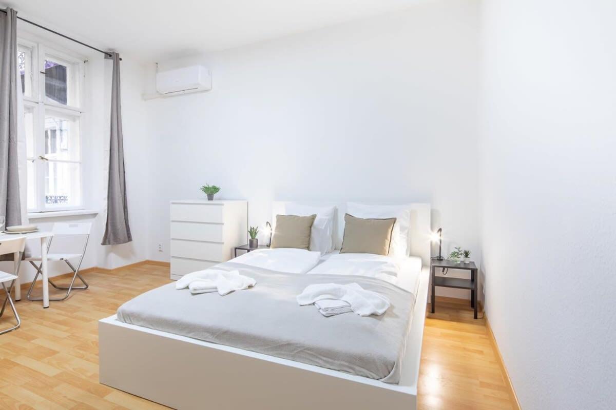 Very Central Convenient Flat Budapest Exteriör bild
